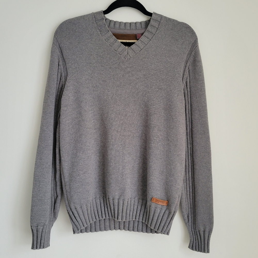 ESPRIT v-neck knitted pullover sweater with elbow patches. Size M